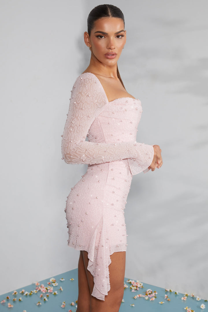Luxe zwarte galajurk voor dames, met delicate kralenversiering en chique lange mouwen. Perfect voor gala's.