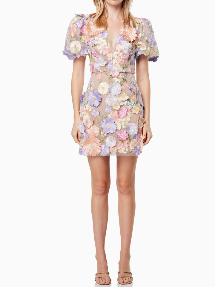 Elegante damesjurk met pastel bloemenprint, comfortabele pasvorm, perfect voor dagelijks en speciale gelegenheden.