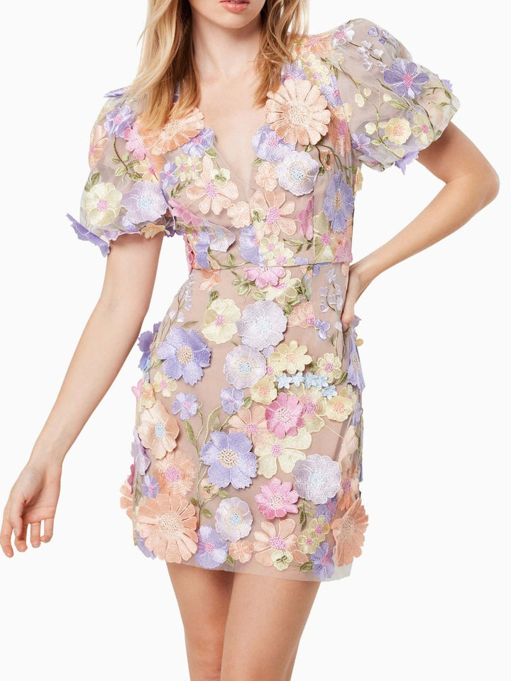 Elegante damesjurk met pastel bloemenprint, comfortabele pasvorm, perfect voor dagelijks en speciale gelegenheden.