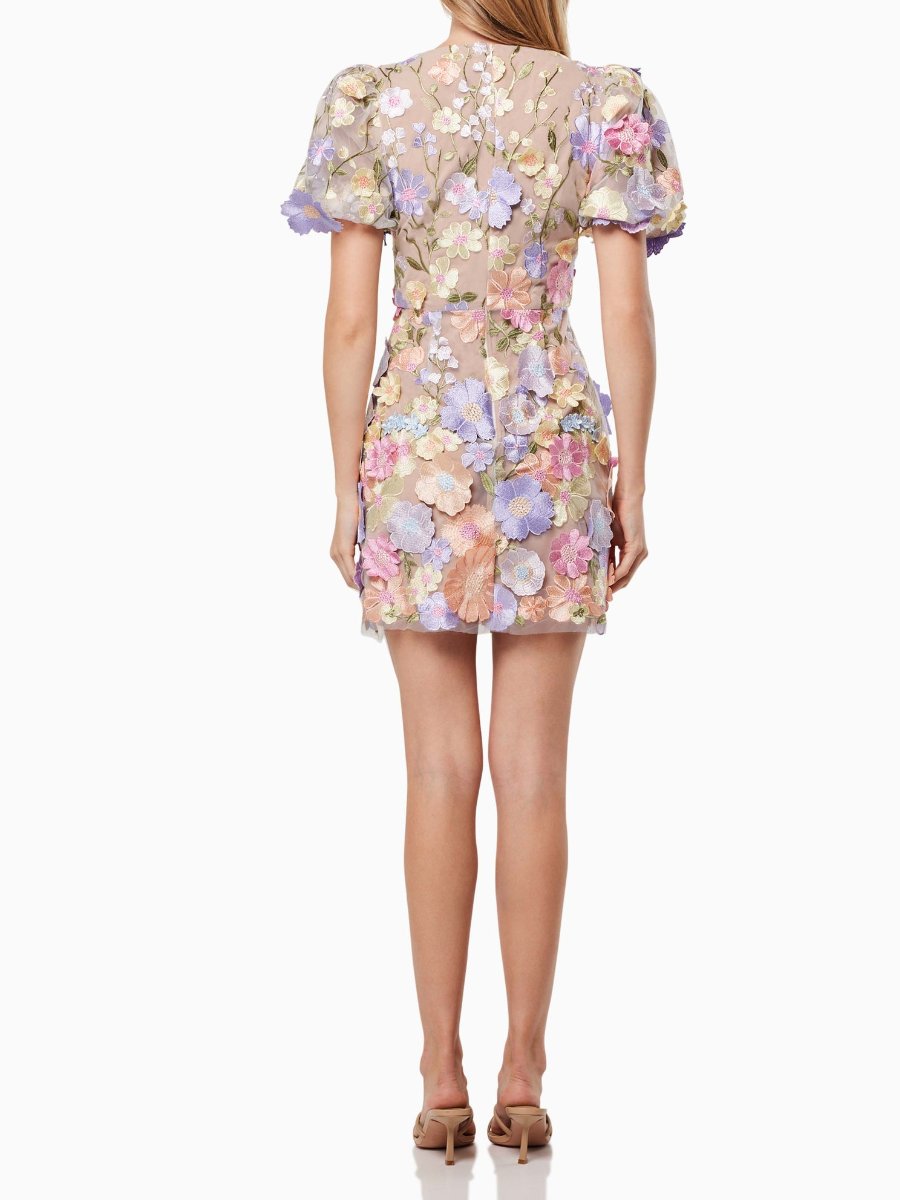 Elegante damesjurk met pastel bloemenprint, comfortabele pasvorm, perfect voor dagelijks en speciale gelegenheden.