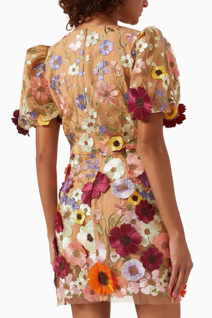Elegante damesjurk met pastel bloemenprint, comfortabele pasvorm, perfect voor dagelijks en speciale gelegenheden.