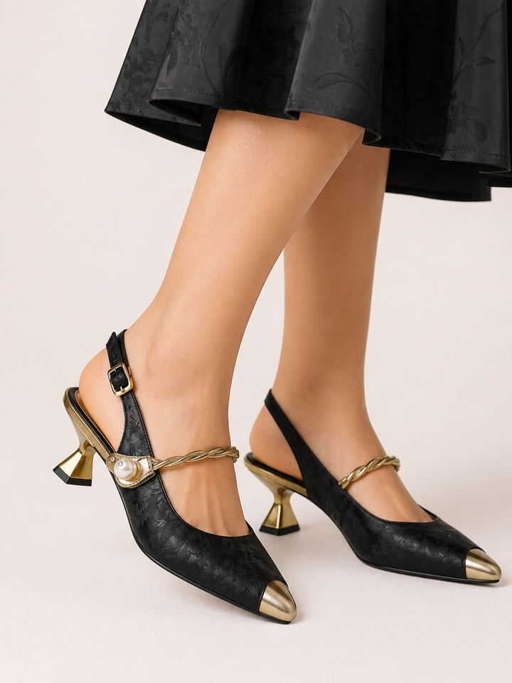 Elegante damesschoenen met lage hak en wreefbandje, ideaal voor kantoor of feest. Comfortabel en modieus.