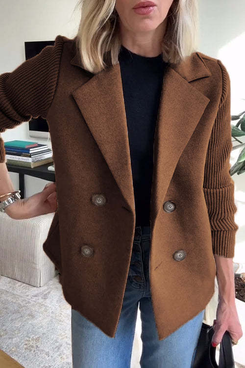 Casual chic dames blazer, double breasted met reverskraag, ideaal voor een stijlvolle en comfortabele lente.