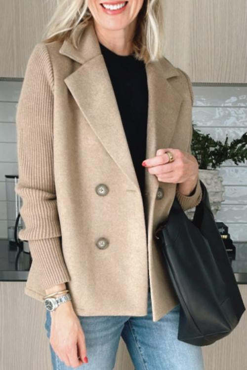 Veelzijdige dames blazer, double breasted en met reverskraag, voor een elegante pasvorm in het voorjaar.