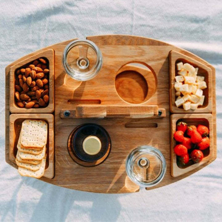 Unieke draagbare eiken picknick wijntafel, perfect als geschenk voor buitenliefhebbers. Compact en stijlvol.