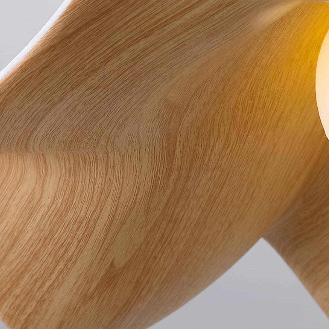 "Elegante ElementBois hanglamp van hout en hars met lotus ontwerp, straalt warme verlichting uit, ideaal voor elke ruimte."