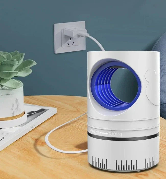 "Elegante en moderne elektrische muggenlamp met violet licht en zuigventilator voor muggenvrije nachten in huis."