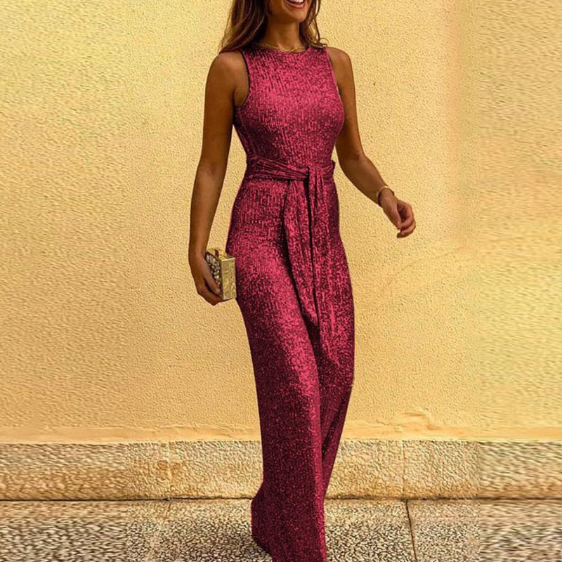 "Elegante Femke jumpsuit goud, glanzend met glitters, perfect voor dames bij feestelijke gelegenheden."
