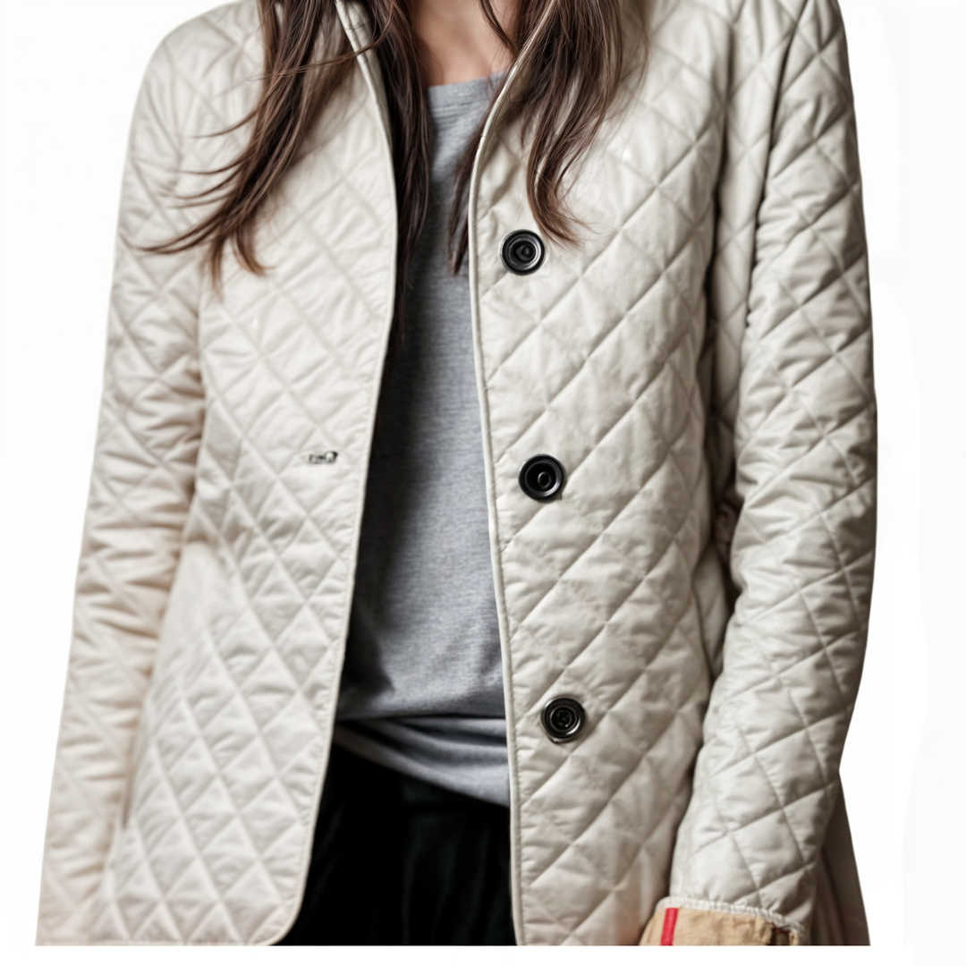 "Elegante gewatteerde damesjas met omgeslagen kraag, ideale winterjas voor stijl en warmte in koude maanden."