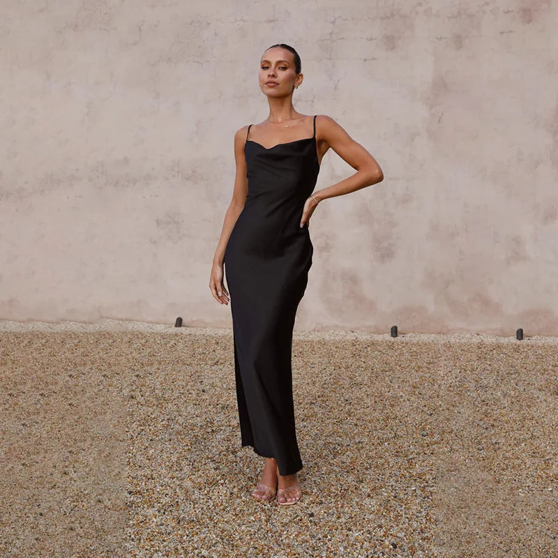 Chique glanzende maxi-jurk met open rug voor vrouwen, ideaal als avondjurk of feestjurk.