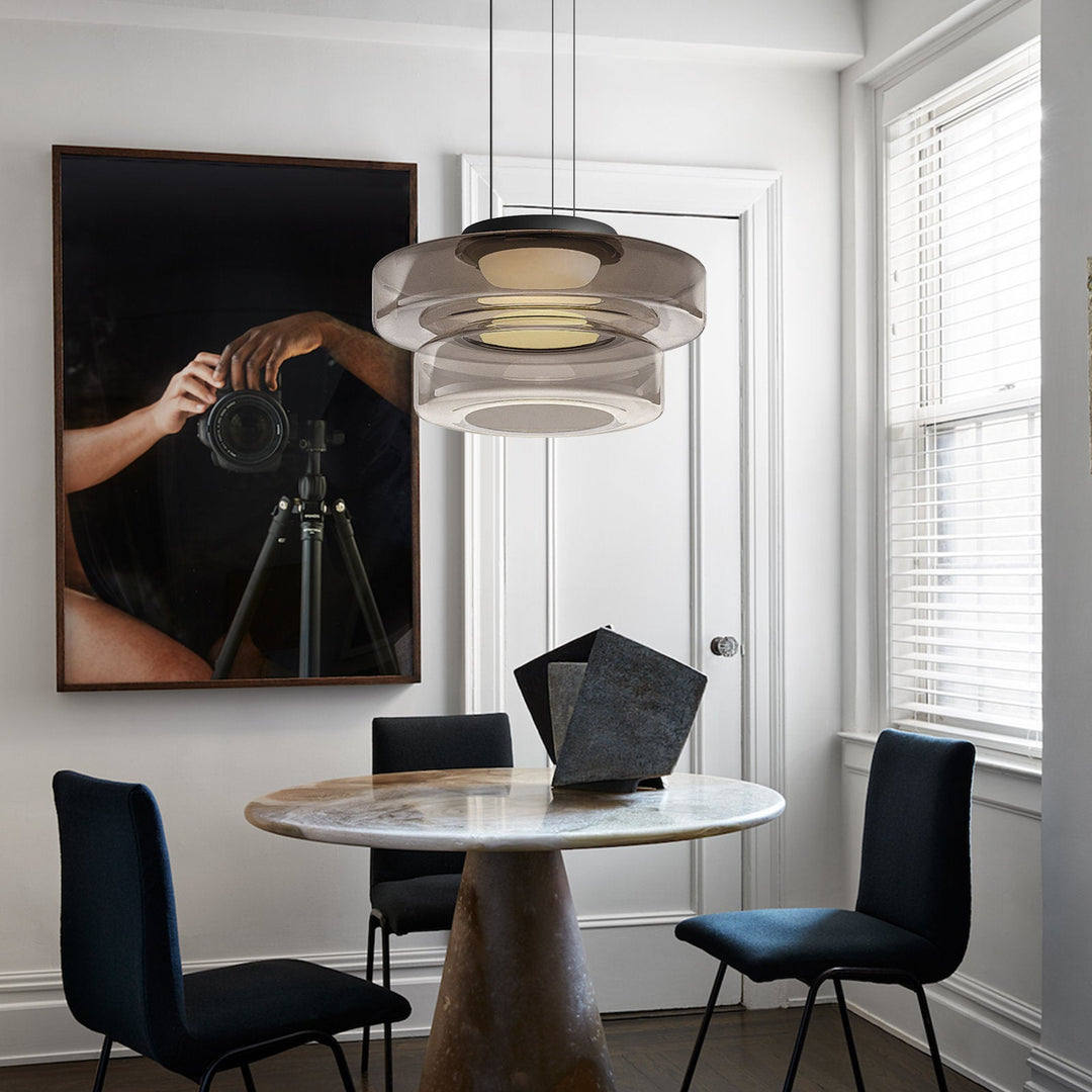 "Elegante glaspendellamp in Bauhaus-stijl, verstelbare LED-hanglamp, warm wit licht, modern design voor binnenshuis."