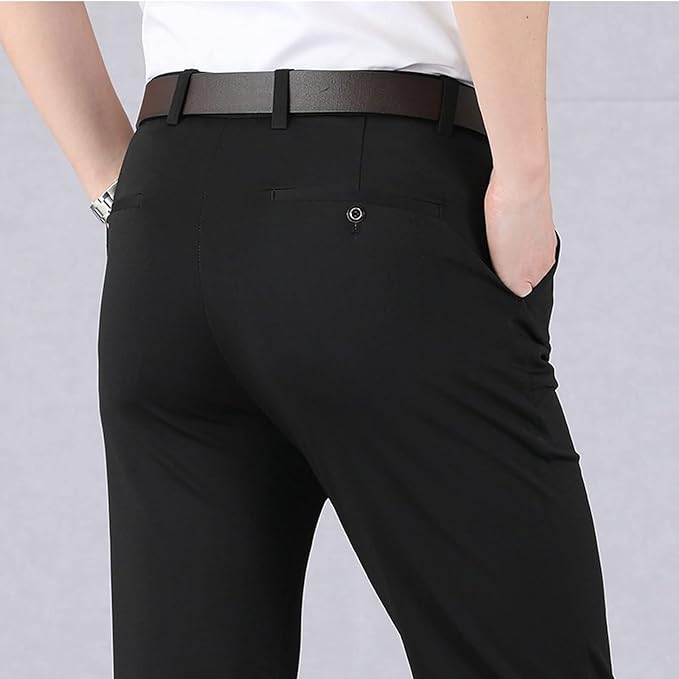 "Elegante heren stretch pantalon in klassiek zwart, met slanke snit en ademende rekbare stof voor comfort en stijl."