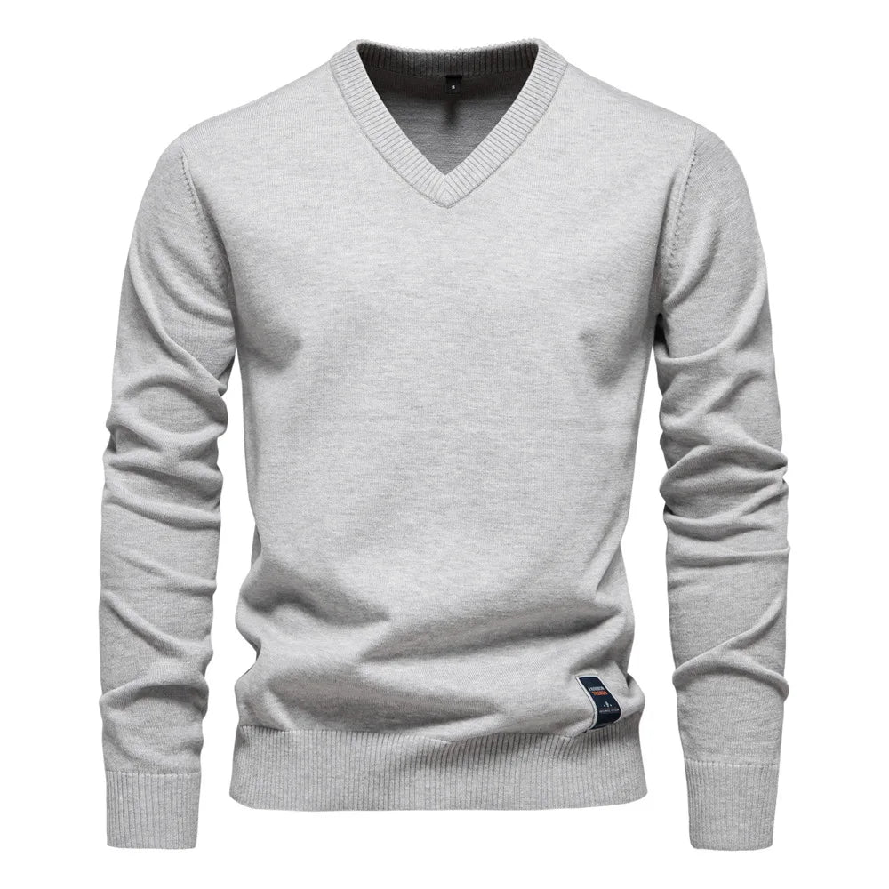 Stijlvolle heren V-hals trui, elegant en warm voor herfst- en winterdagen. Een basic voor elke man.