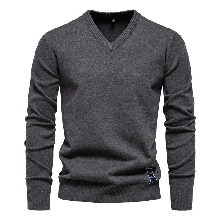 Veelzijdige V-hals trui voor heren, comfortabel en geschikt voor diverse mannenmode stijlen. Gebreid.