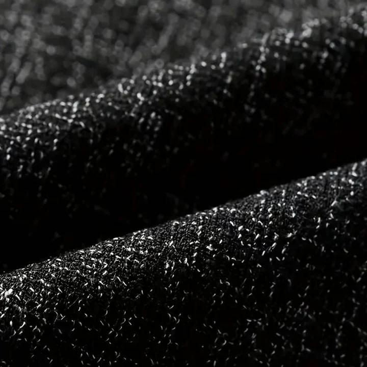 "Elegante herenblazer in marineblauw met klassieke revers en getailleerd silhouet, ideaal voor elke gelegenheid."