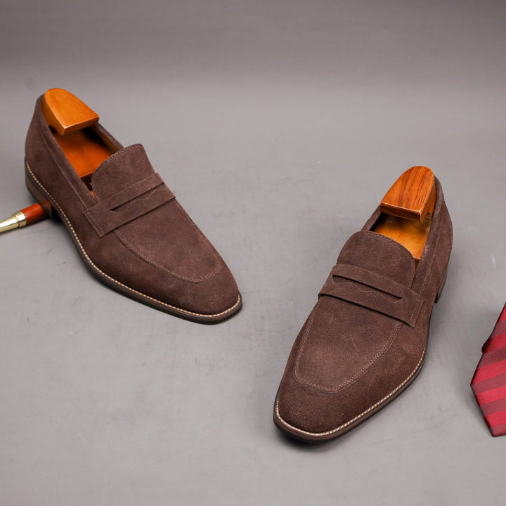 "Elegante herenschoenen in echt suède met slip-on design, comfortabele binnenzool en flexibele rubberen zool voor stabiliteit