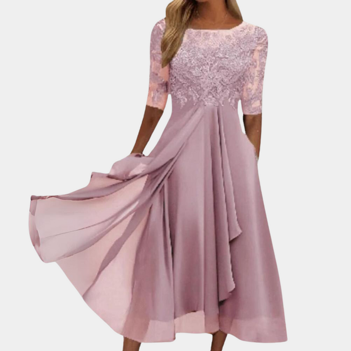 Stijlvolle elegante damesjurk met kant, geschikt voor speciale gelegenheden.