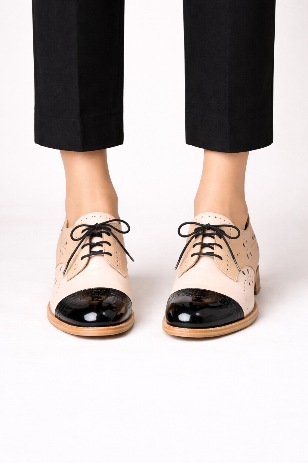 Stijlvolle khaki dames veterschoenen voor dagelijks comfort. Oxford stijl schoenen, perfect voor lente en zomer.