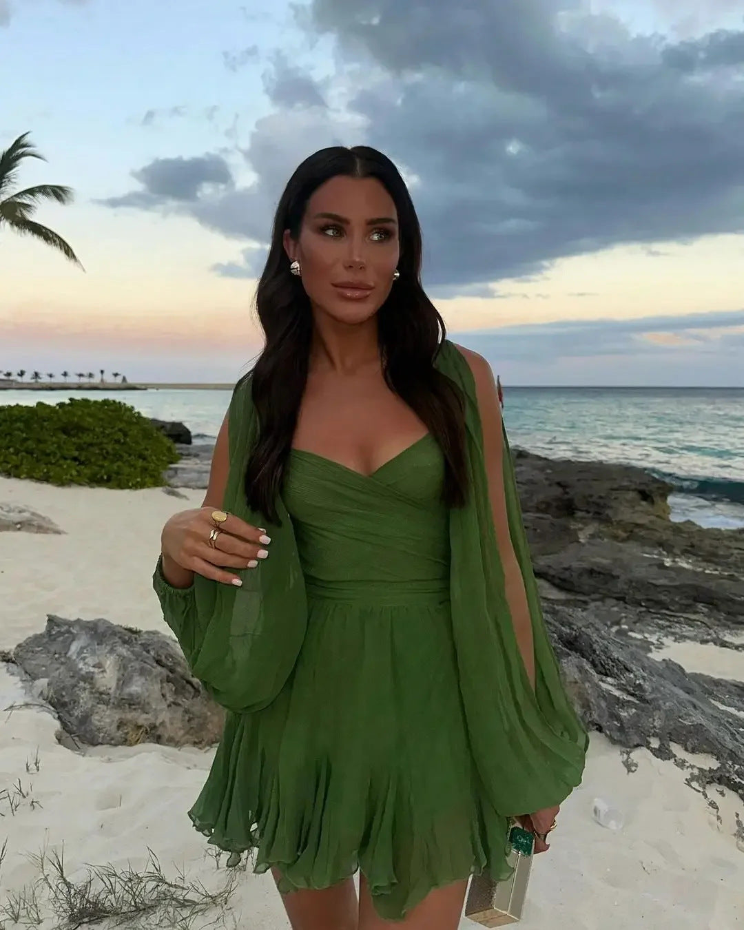 "Elegante korte zomerjurk, luchtig ontwerp, flatterend en comfortabel, perfect voor zonnige dagen"