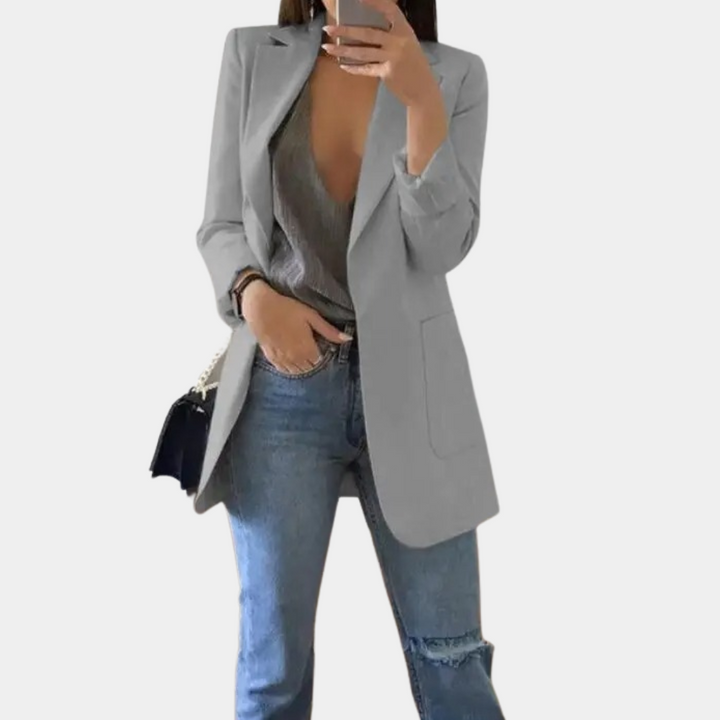 Lange, stijlvolle damesblazer, perfect als zakelijke of casual toevoeging aan je outfit.