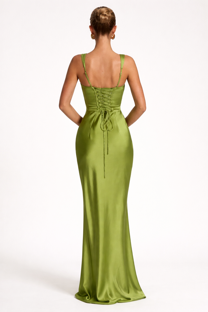 Mouwloze slanke damesjurk, ideaal als avondjurk, feestjurk of dinerjurk. Benadrukt de taille elegant.