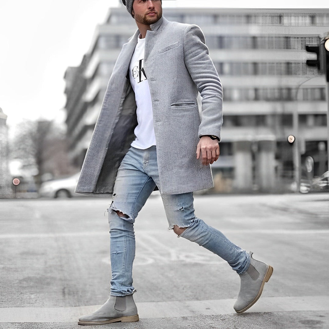 Elegante lange heren overjas met knoopsluiting, ideaal voor een stijlvolle en klassieke look in elk seizoen.