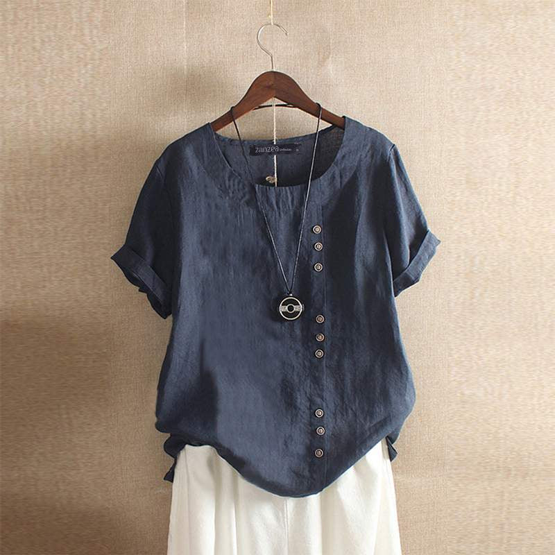 Blouse dames blauw, korte mouw, knoopsluiting, elegante uitstraling.