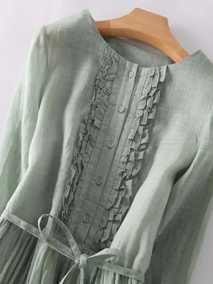 "Elegante linnenjurk in zomerse stijl, luchtige stof, klassiek silhouet, perfect voor elke gelegenheid"