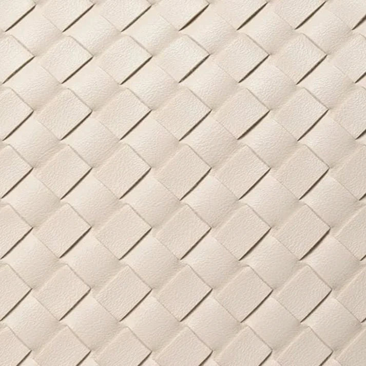 "Elegante Lucia schoudertas in beige, met duurzaam ontwerp en ruim interieur, stijlvolle keuze voor dames."