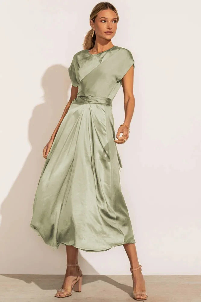 Dames elegante feestjurk, midi lengte, geschikt als galajurk. Perfecte avondkleding voor vrouwen.