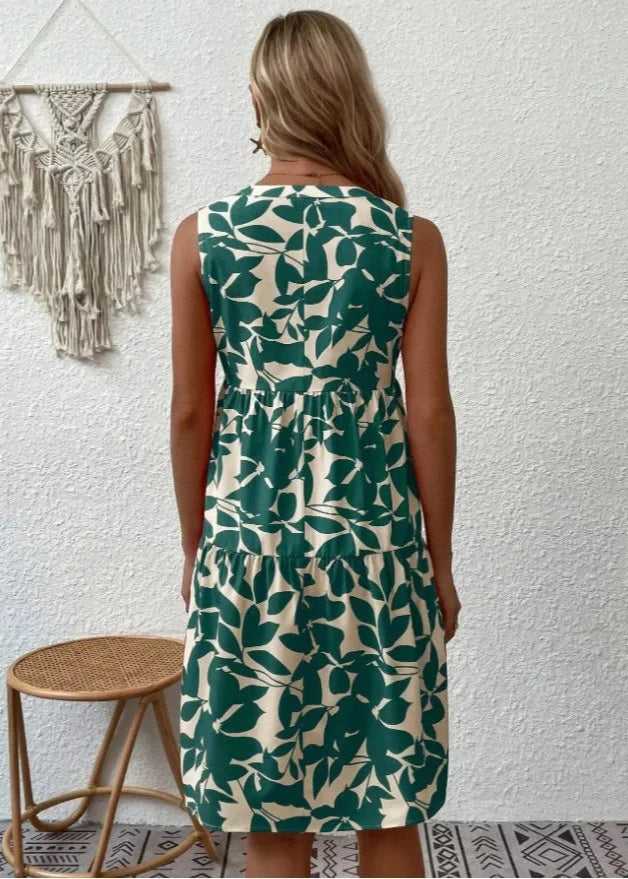 Elegante midi-jurk met V-hals, zomerse bloemenprint, luchtige stof, mouwloos, ideaal voor warme dagen en stijlvolle uitstrali