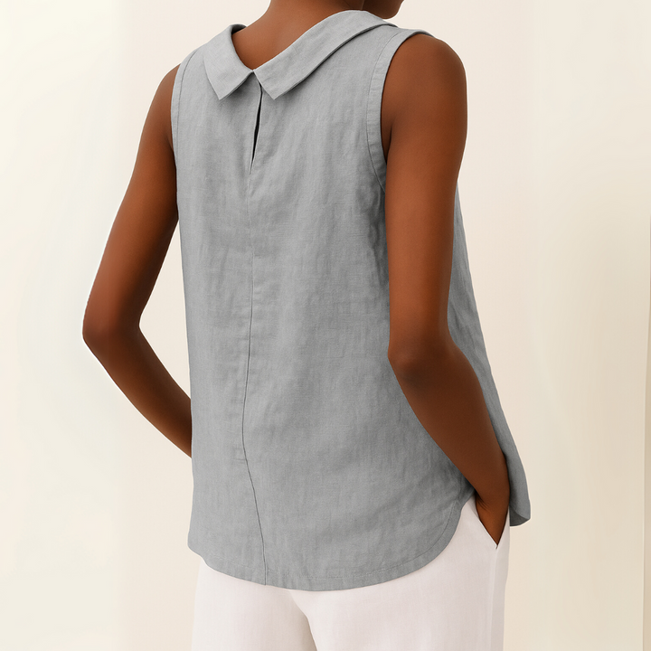 Comfortabele mouwloze zomer blouse met elegante rolkraag voor dames, ideaal voor warme lentedagen.