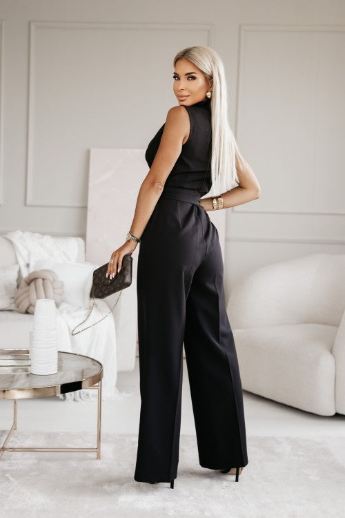 "Elegante mouwloze dames jumpsuit met V-hals, overslagdetail, rechte pijpen en bijpassende riem voor stijlvolle look."