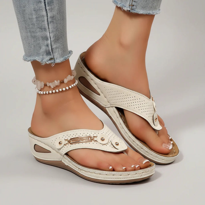 Hoogwaardige dames zomer slippers met duurzaam, lichtgewicht materiaal en orthopedische ondersteuning. Stijlvol ontwerp.