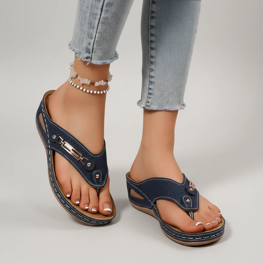 Antislip zool van orthopedische dames zomer slippers voor extra grip en veiligheid. Perfect voor strand of stad.