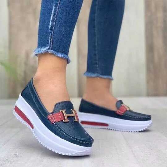 Comfortabele orthopedische damesschoenen met voetondersteuning, ideaal voor dagelijks gebruik.