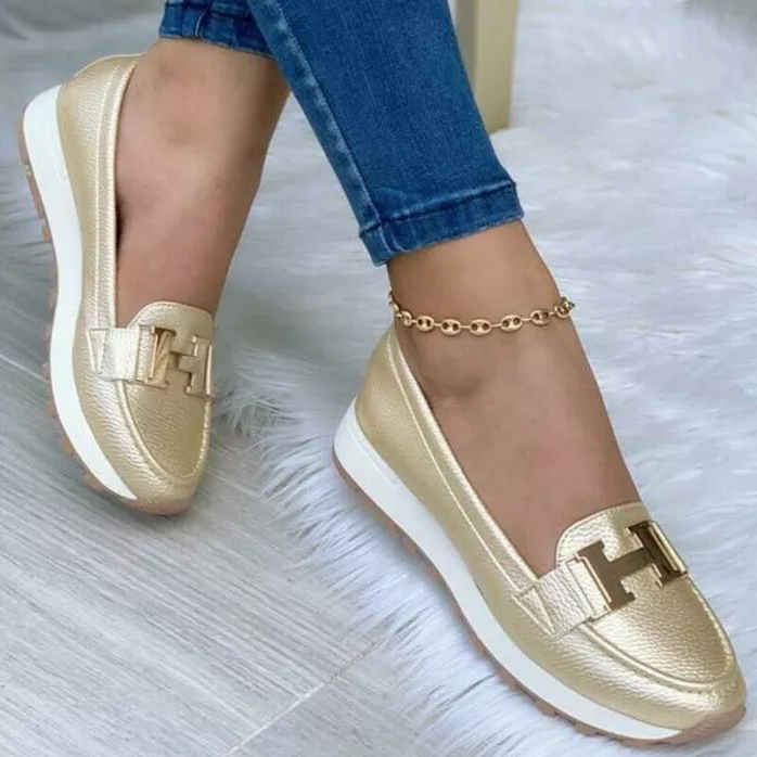 Stijlvolle trendy zomerschoenen voor dames, elegant en veelzijdig voor elke outfit.