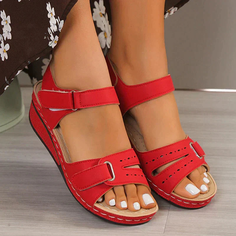 Elegante orthopedische sandalen voor dames met open teen, ecologisch PU-leer, verstelbare gesp en stijlvol design.