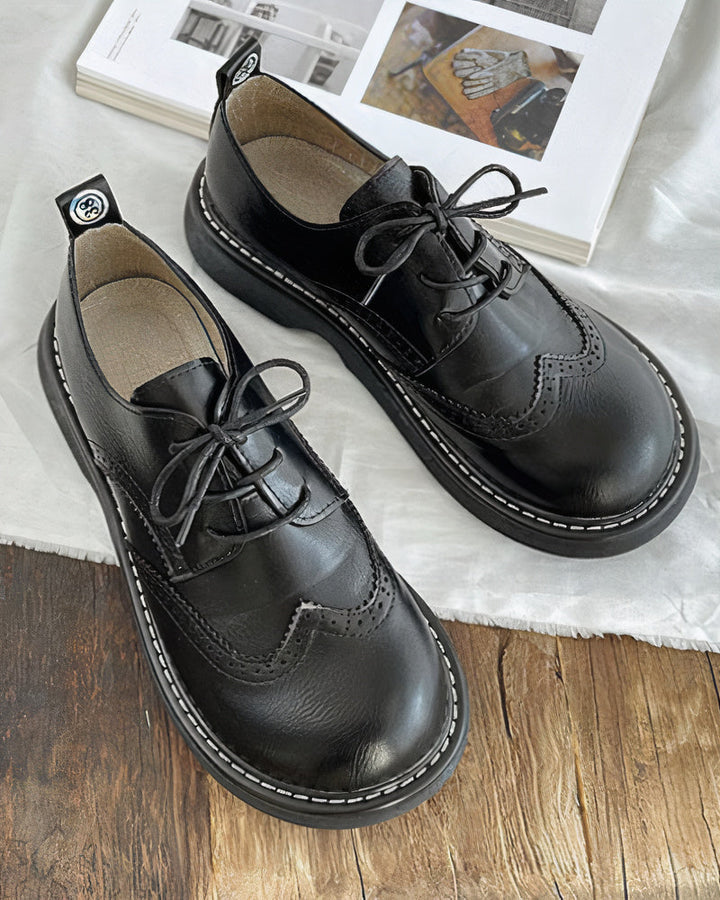 Bruine retro Oxford veterschoenen voor dames met verfijnde stiksels en een tijdloos design. Ideaal voor elegante dames.