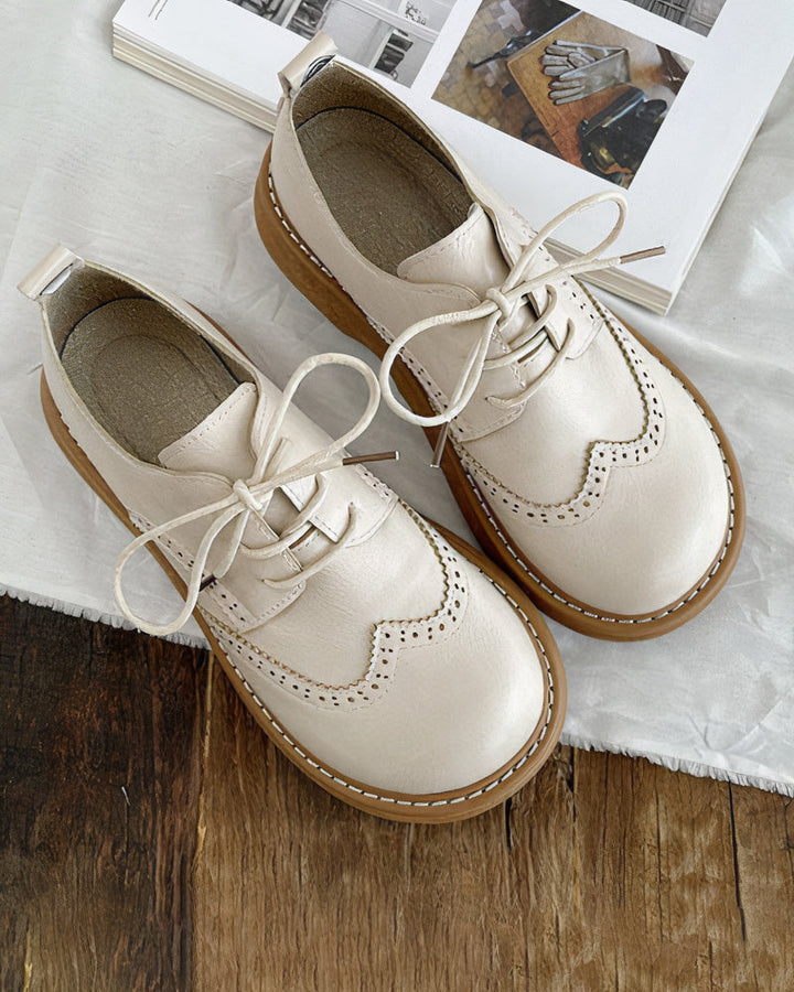 Hoogwaardige lederen retro Oxford dames schoenen, Isadora model. Comfortabele klassieke veterschoenen met elegantie.