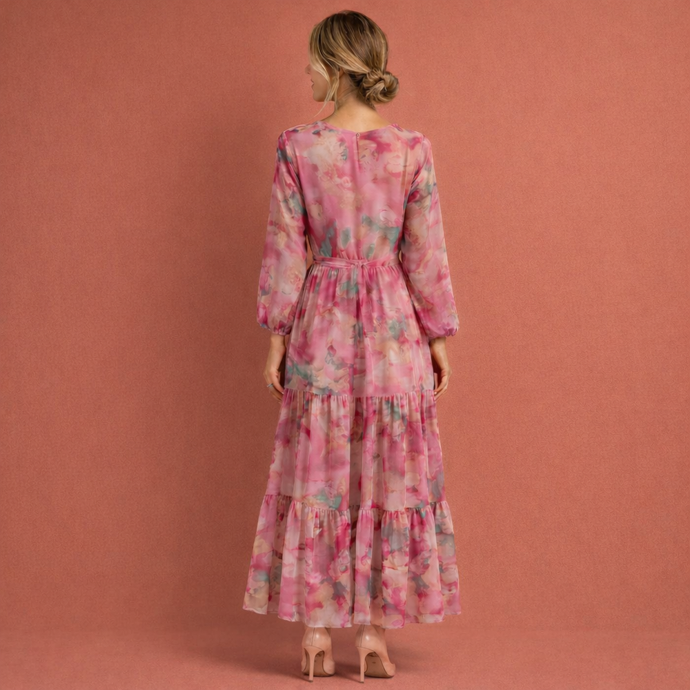 Comfortabele roze zomer maxi jurk voor dames, met V-hals en ceintuur, ideaal voor lente of feestelijke gelegenheden.