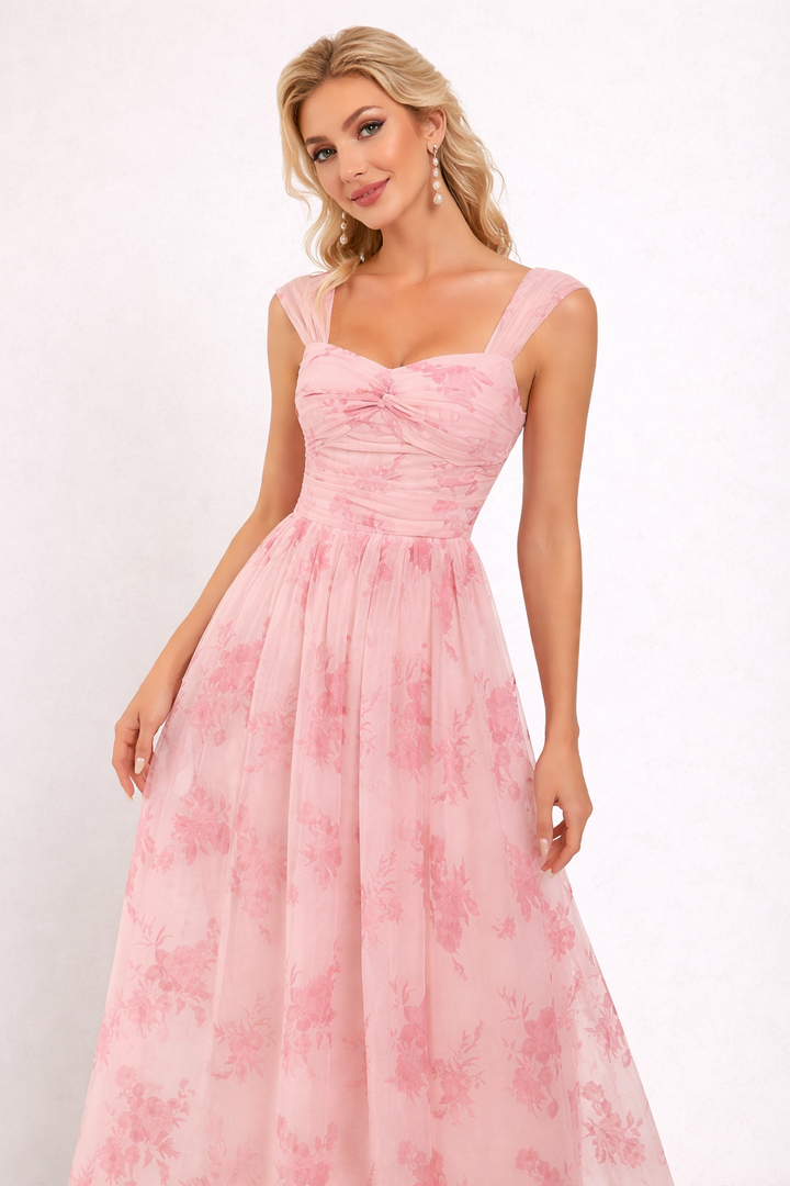 Chique dames lange jurk met bloemenprint, ideaal als feestjurk of formelekleding. Vrouwelijk en elegant.