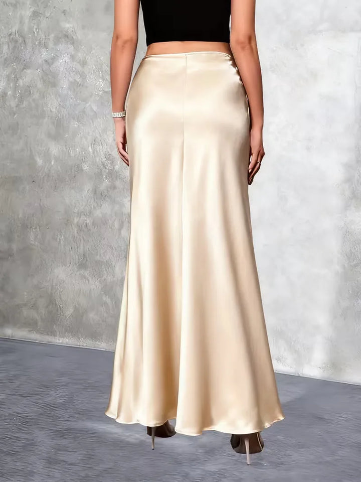 Dames satijnen rok, hoge taille, elegante maxi lengte, benadrukt de vrouwelijke vormen.