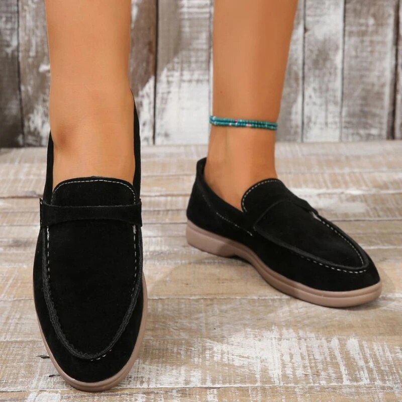 Elegante suède dames loafers met tijdloos design, comfortabele pasvorm en veelzijdige stijl in diverse kleuren.