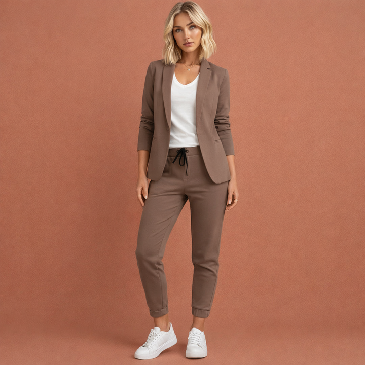 Formele en toch casual chic dames blazer set, ideaal voor een veelzijdige garderobe.
