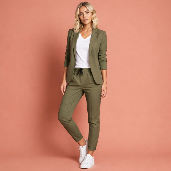 Modieuze tweedelige dames blazer set die elegantie en functionaliteit combineert voor elke gelegenheid.
