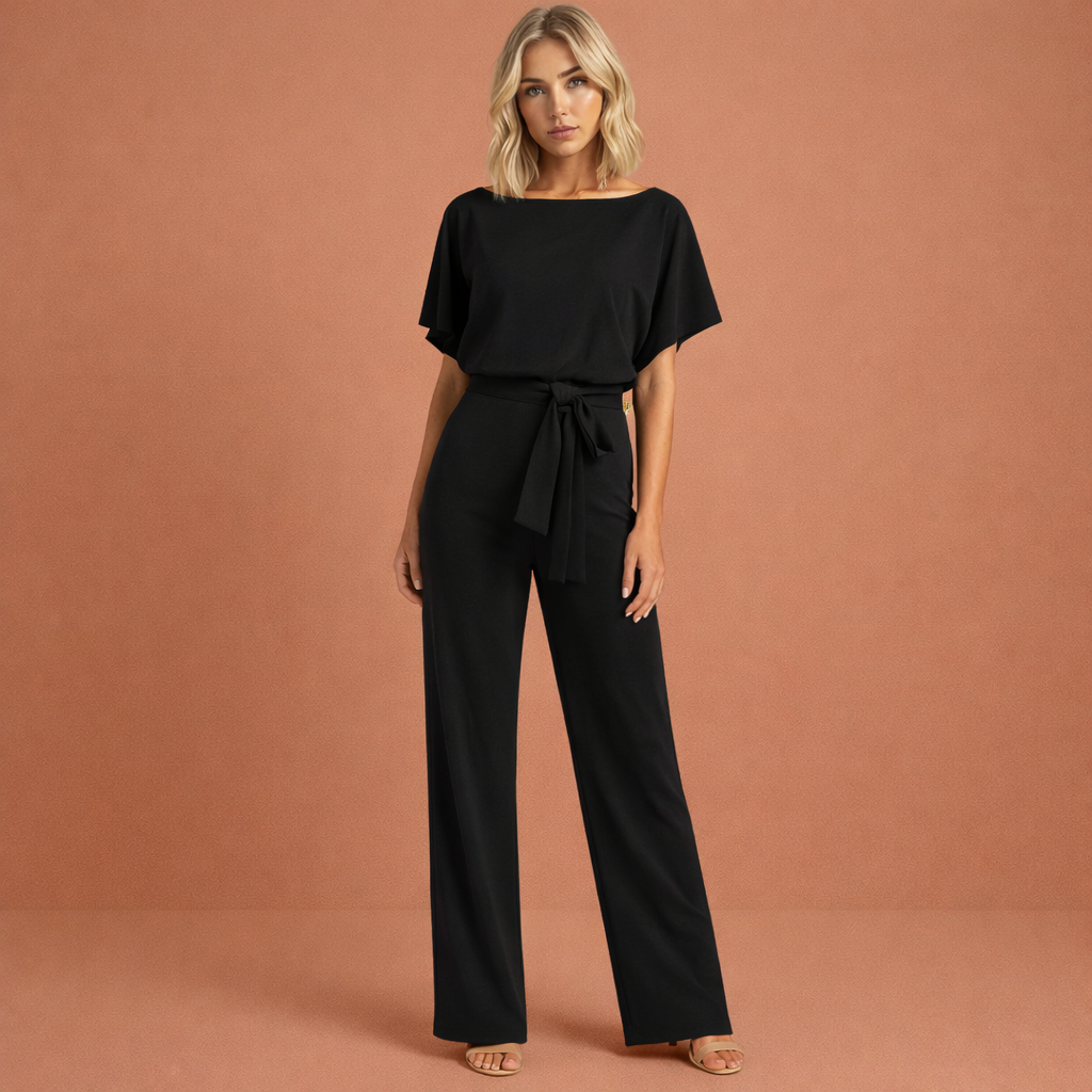 Chique tweedelige dames outfit met tailleceintuur, ideaal voor een stijlvolle en comfortabele look.