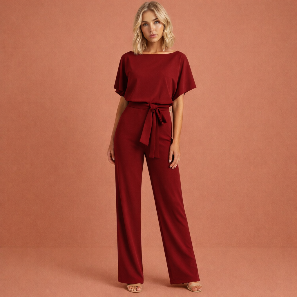 Stijlvolle tweedelige dames set met verstelbare ceintuur, benadrukt de taille voor een chique silhouet.