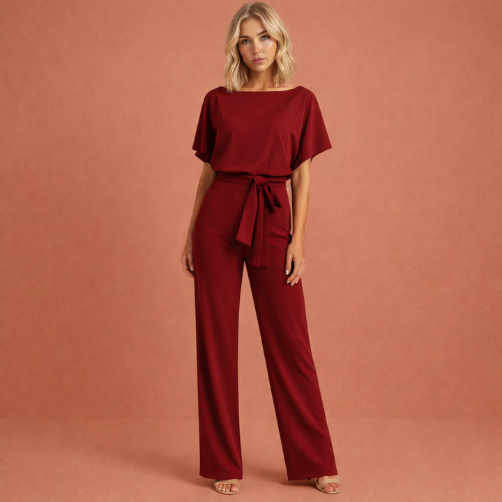 Stijlvolle tweedelige dames set met verstelbare ceintuur, benadrukt de taille voor een chique silhouet.