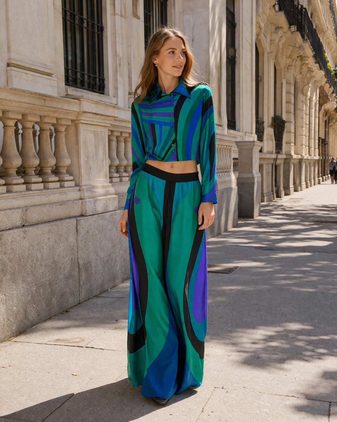 Elegante dames set: top met lange mouwen en bijpassende wijde broek met trendy print. Ideaal voor zomer en lente.